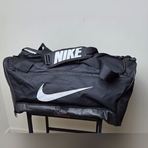 Nike Brasilia 9.5 Duffel Bag Large Black Shoulder Strap